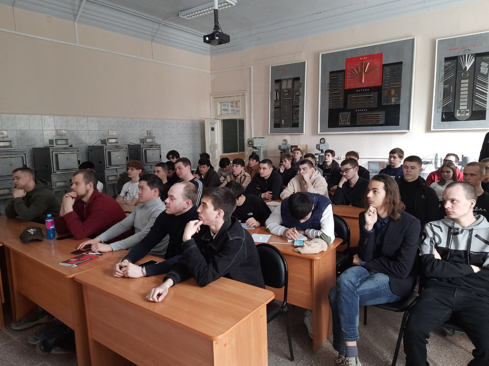 Кафедрами Контроль и испытания материалов и Сварочное, литейное производство и материаловедение проведен тематический кинопоказ, посвященный десятой годовщине воссоединения Крыма с Россией